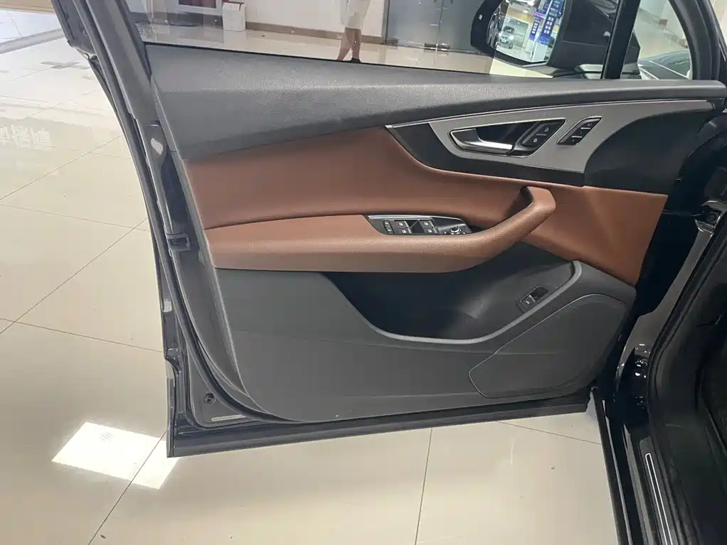Audi Q7 — миниатюра 6