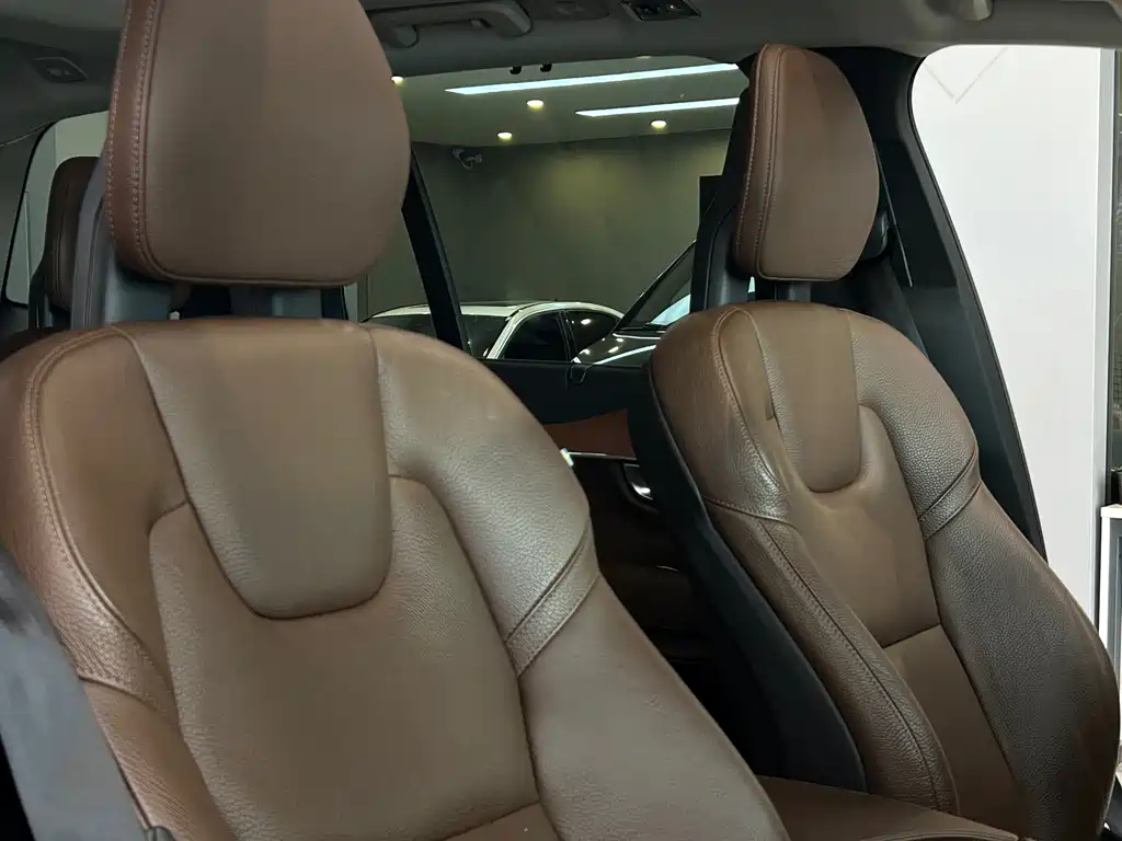 Volvo XC90 — миниатюра 11