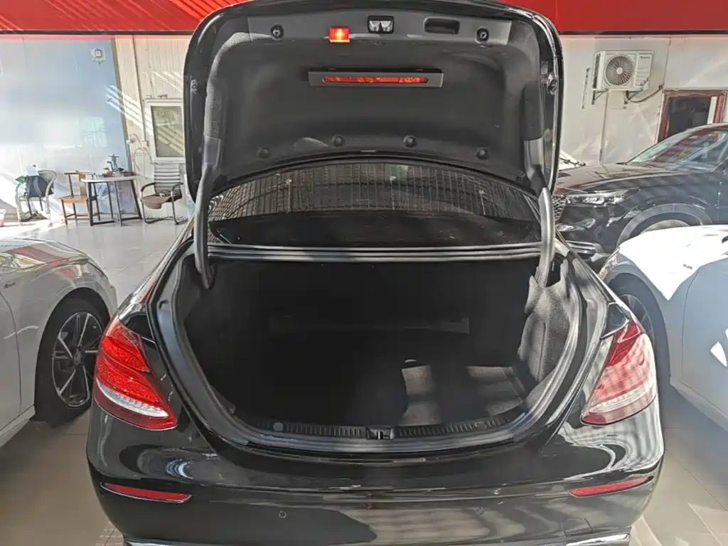 Mercedes-Benz E-Class — миниатюра 19