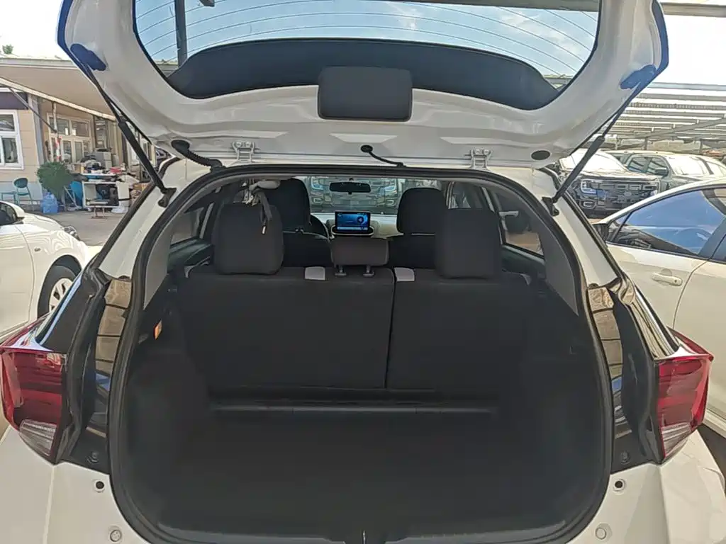 Toyota Yaris L — миниатюра 19