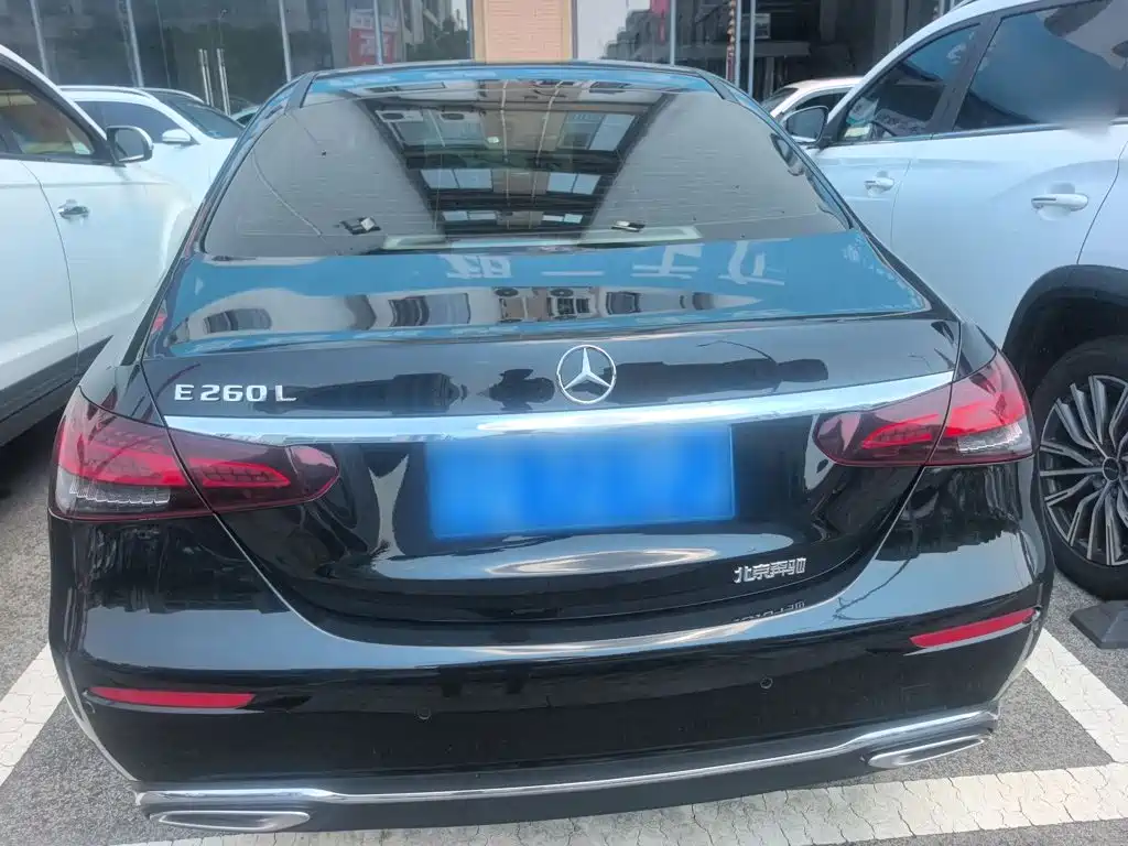 Mercedes-Benz E-Class — миниатюра 10
