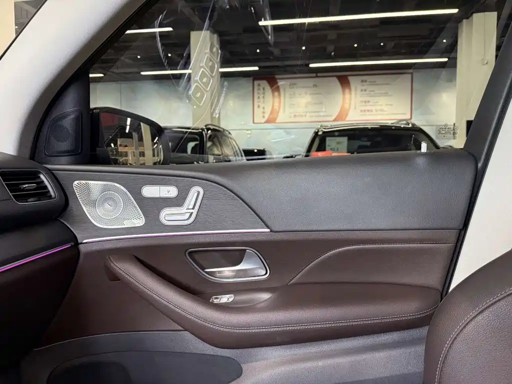 Mercedes-Benz GLE (Import) — миниатюра 21