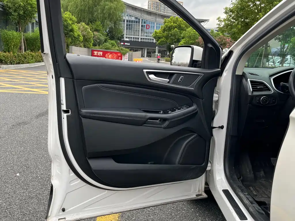 Ford Edge — миниатюра 13