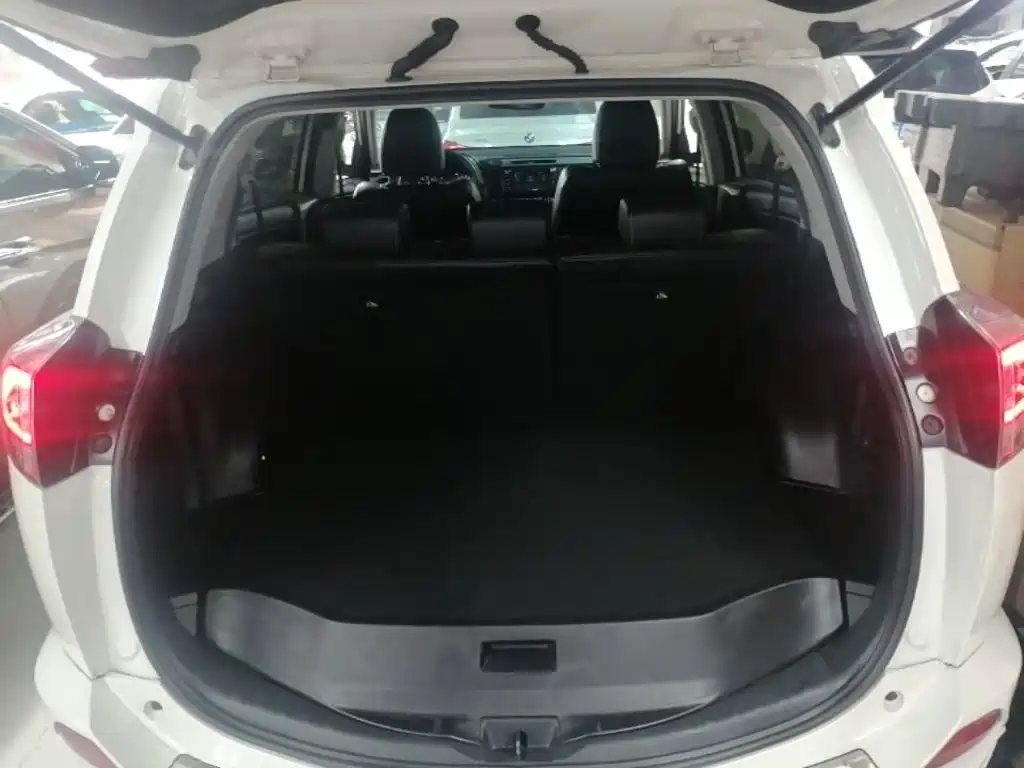 Toyota RAV4 — миниатюра 19