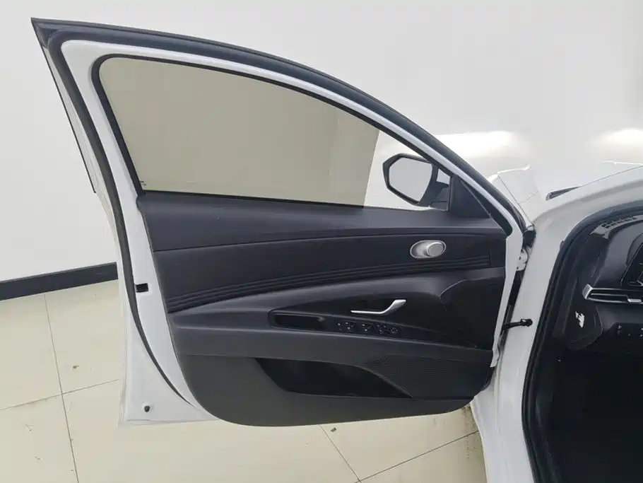 Hyundai Elantra — миниатюра 7