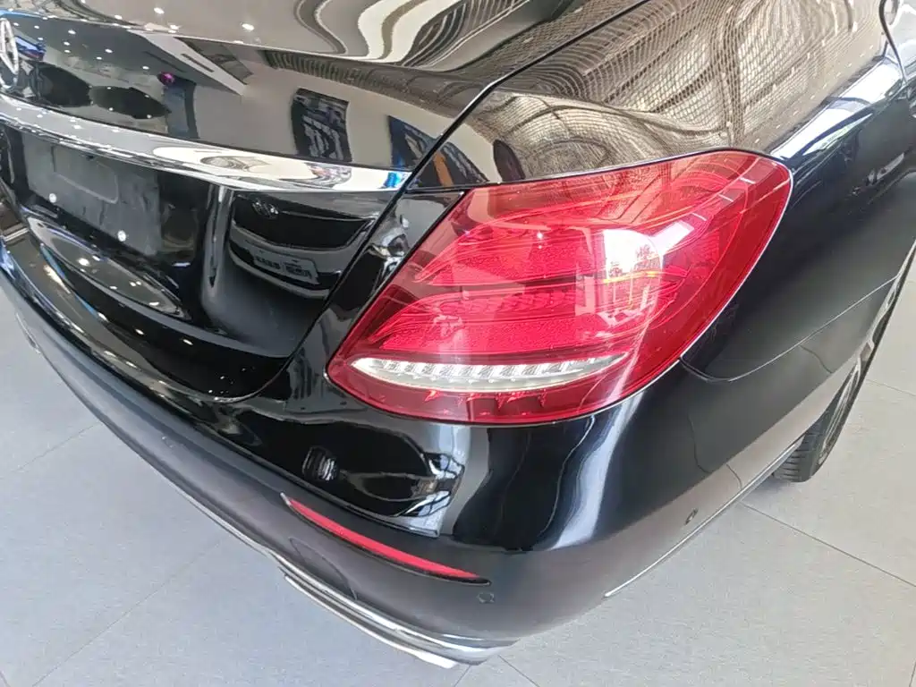 Mercedes-Benz E-Class — миниатюра 8