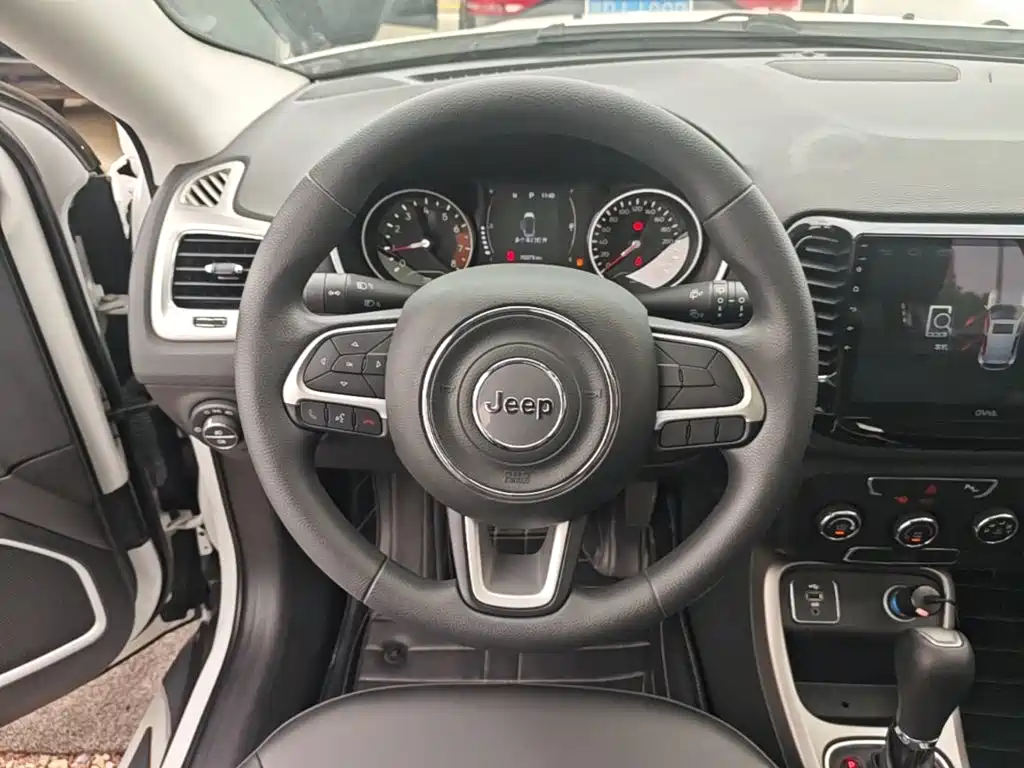 Jeep Compass — миниатюра 11