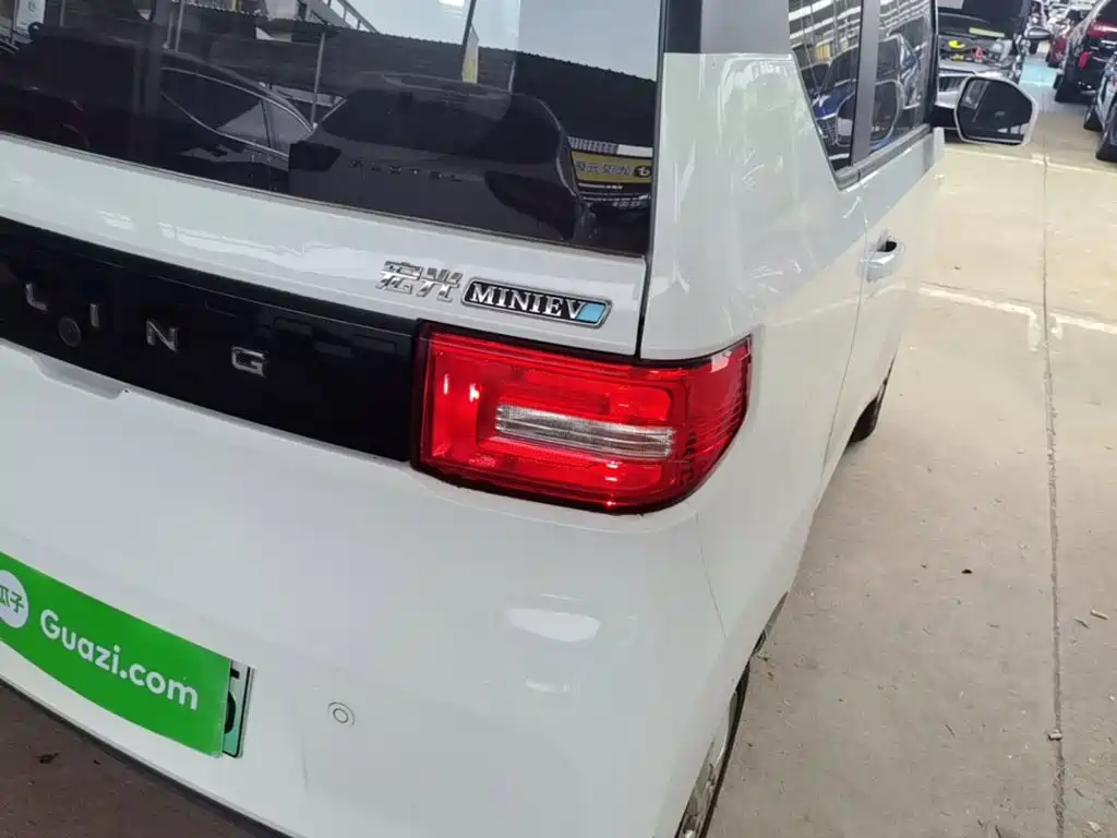 Wuling MINIEV — миниатюра 8
