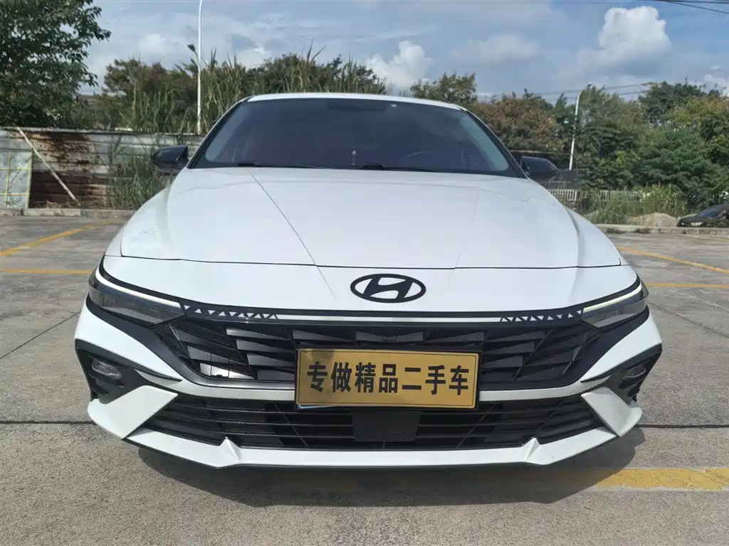 HYUNDAI ELANTRA