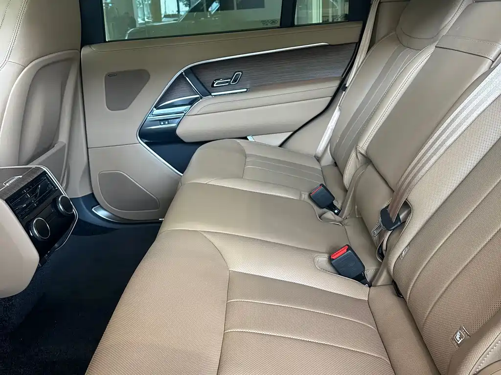 Land Rover Range Rover 2026 3.0 L6 400PS SE
