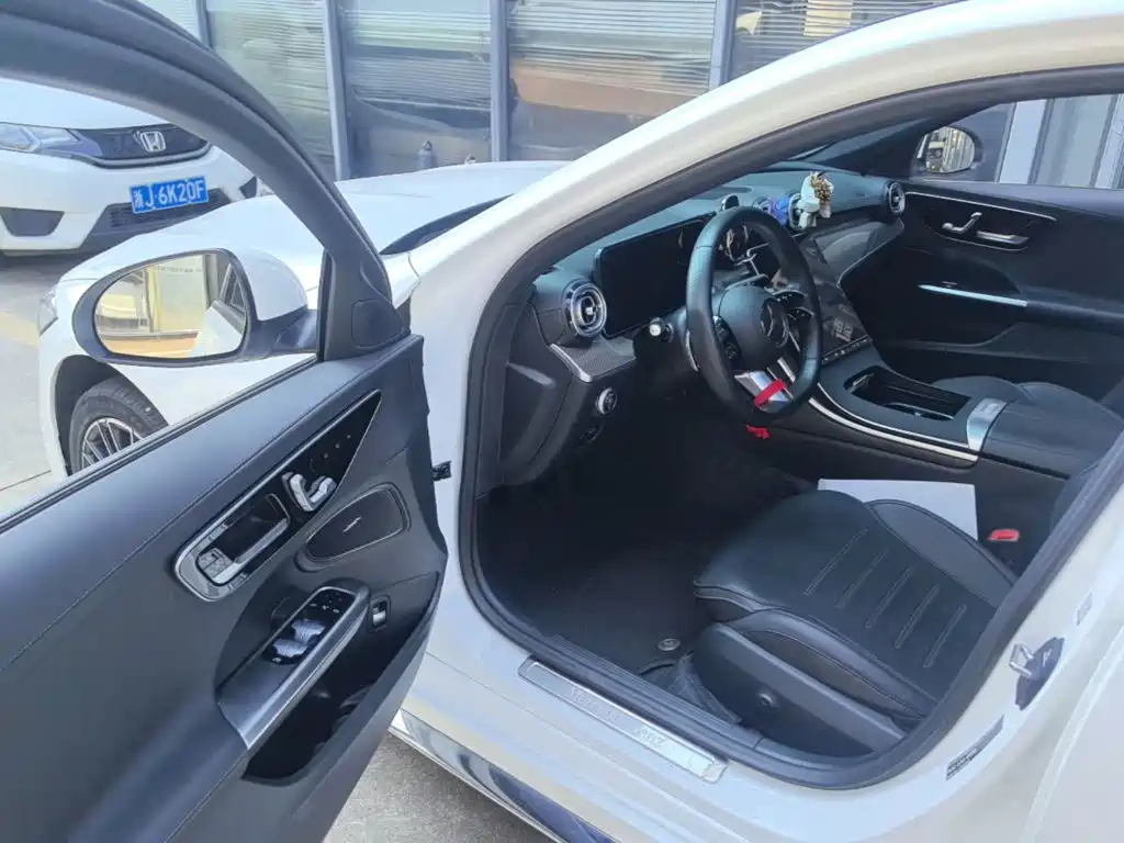Mercedes-Benz C-Class — миниатюра 16