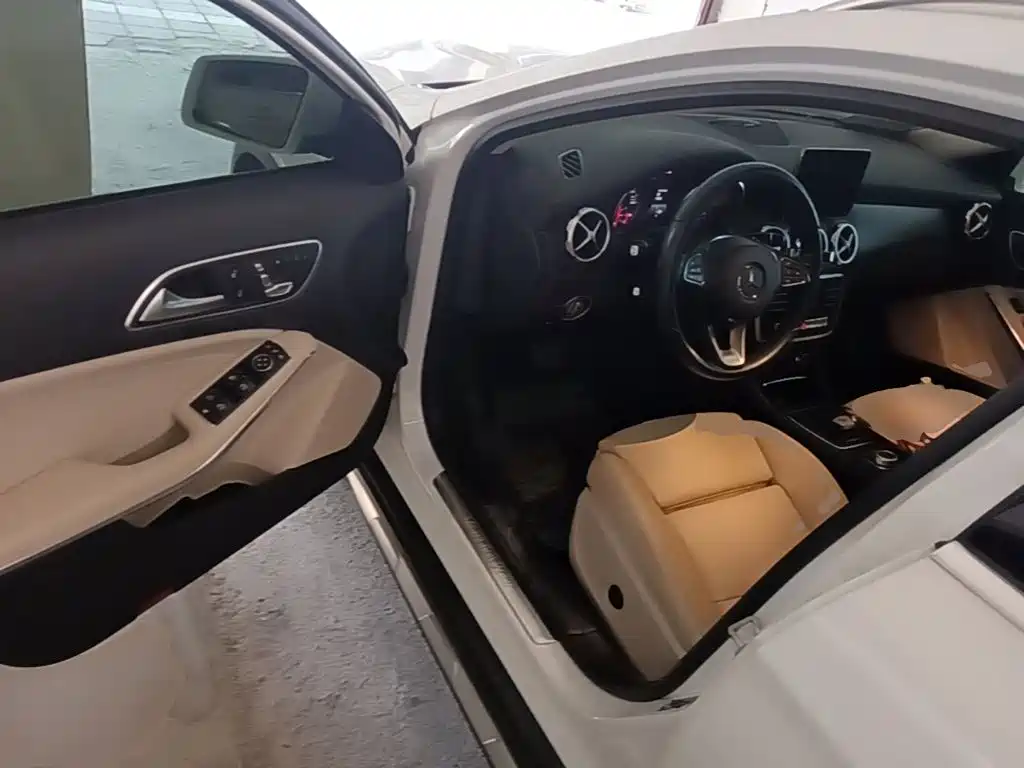 Mercedes-Benz GLA — миниатюра 16