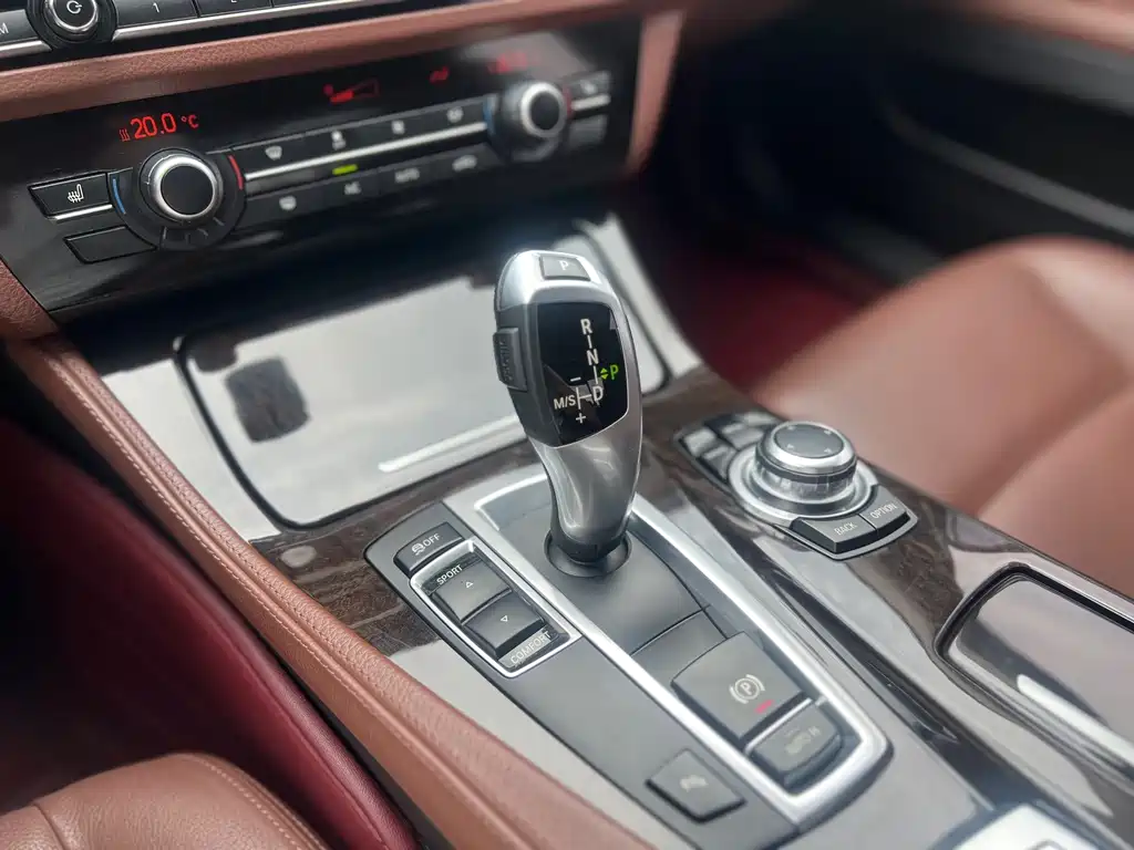 BMW 5 Series — миниатюра 21