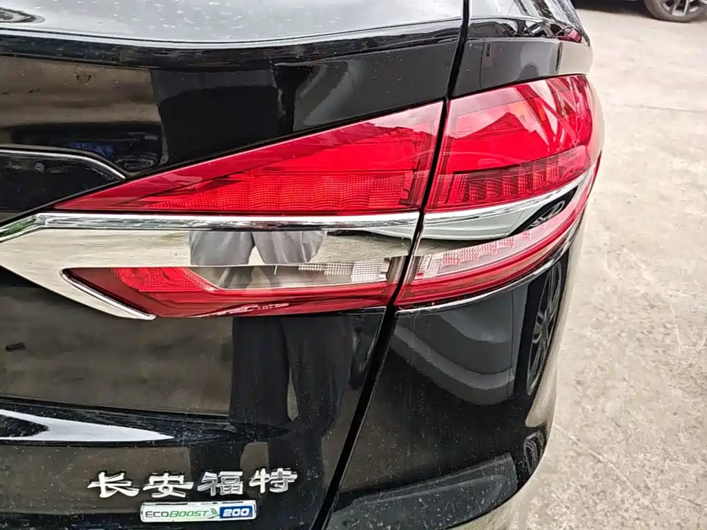 Ford Mondeo — миниатюра 8