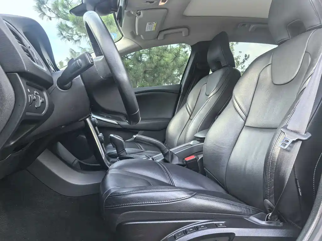 Volvo V40 — миниатюра 9