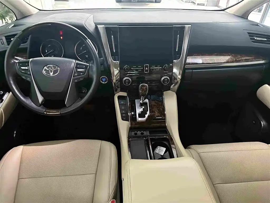 Toyota Alphard — миниатюра 15