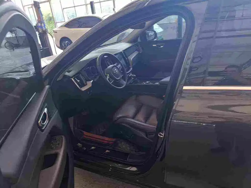 Volvo XC60 — миниатюра 5