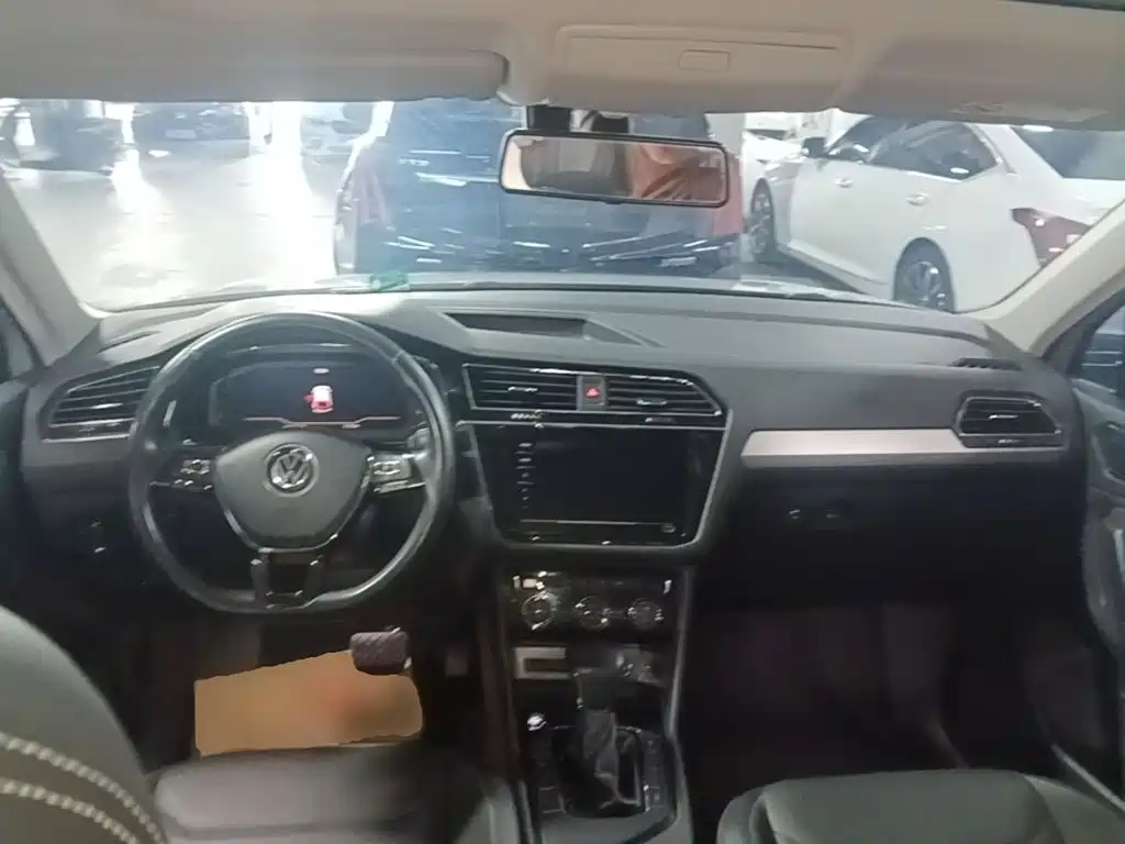 Volkswagen Tiguan L — миниатюра 10