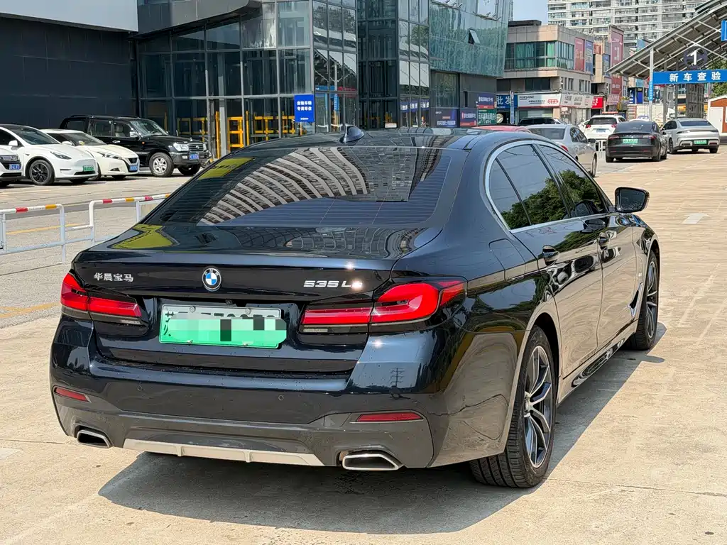 BMW 5 Series New Energy — миниатюра 4