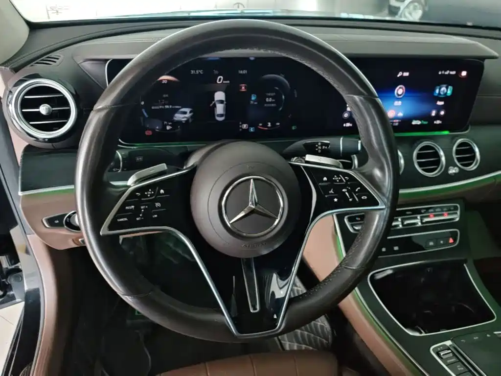 Mercedes-Benz E-Class — миниатюра 11