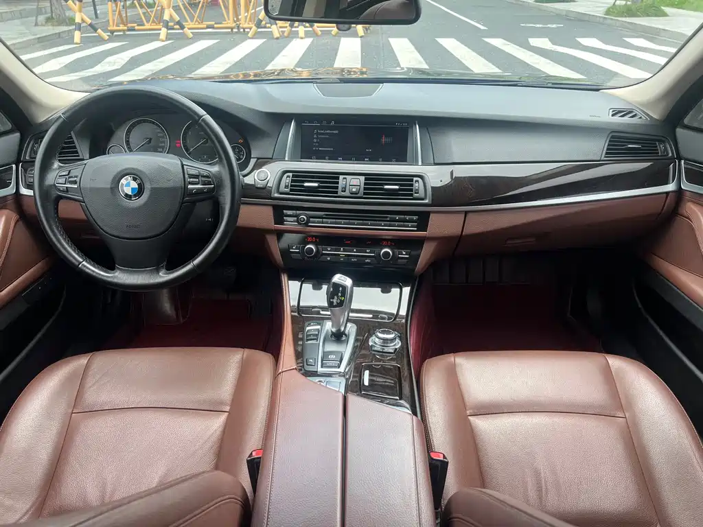 BMW 5 Series — миниатюра 16
