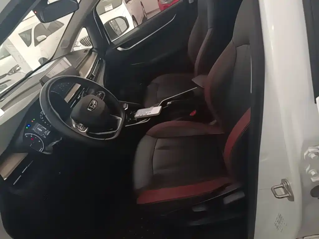 Geely Vision X3 — миниатюра 15