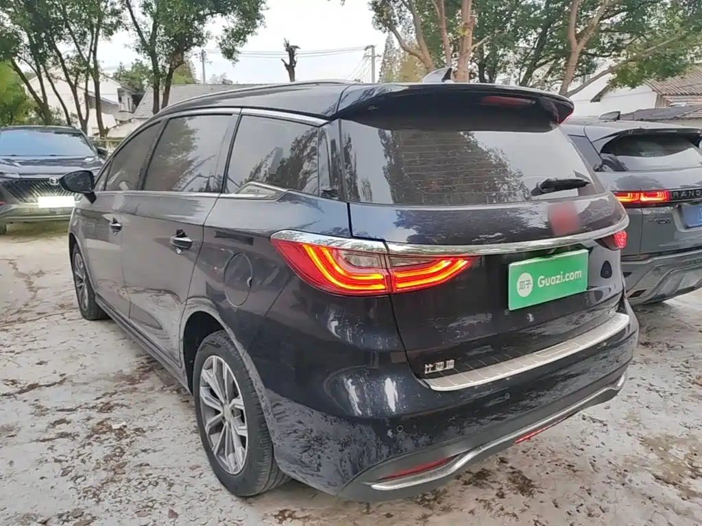 BYD MAX — миниатюра 5