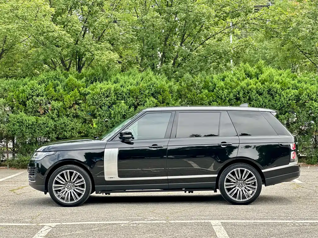 Land Rover Range Rover 2022 3.0 L6 400PS