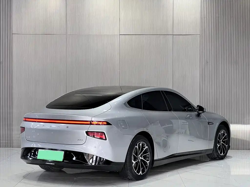 XPeng P7 — миниатюра 9