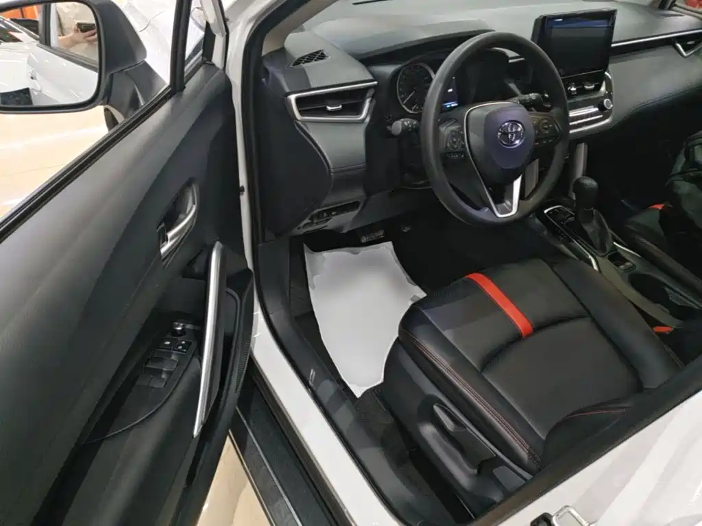 Toyota Corolla Cross — миниатюра 16