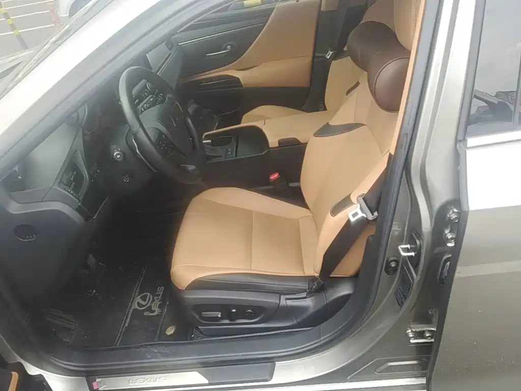 Lexus ES — миниатюра 10