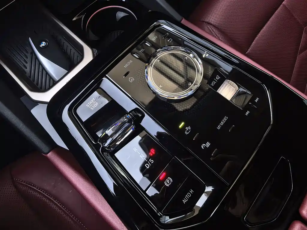 BMW 5 Series — миниатюра 12