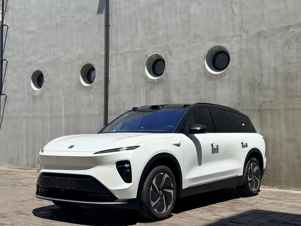NIO ES8