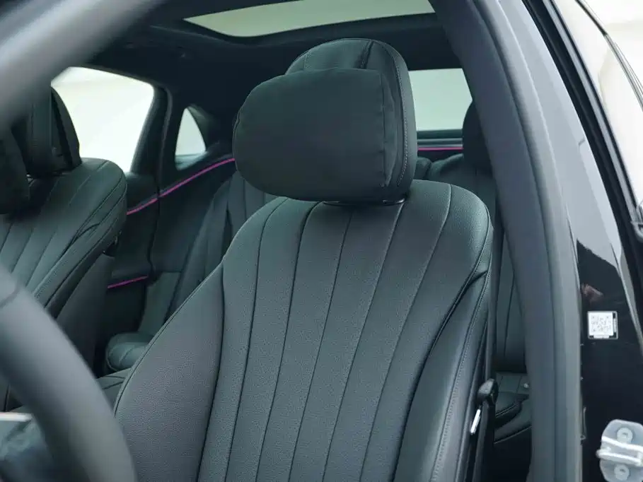 Mercedes-Benz E-Class — миниатюра 11