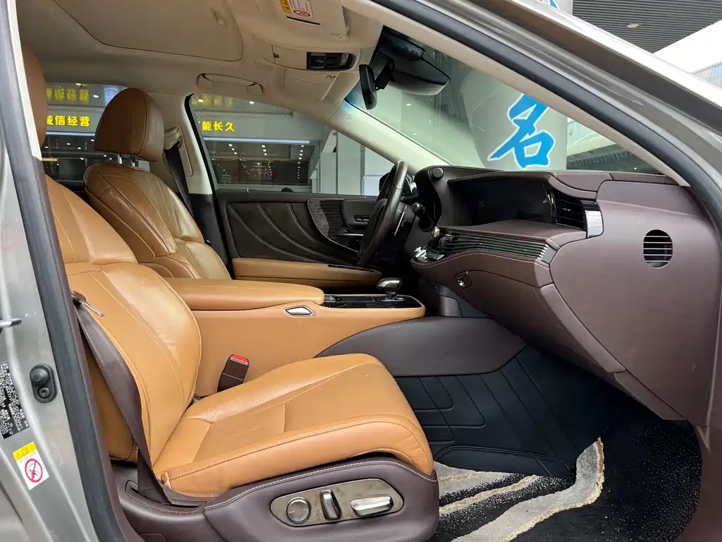 Lexus LS — миниатюра 9