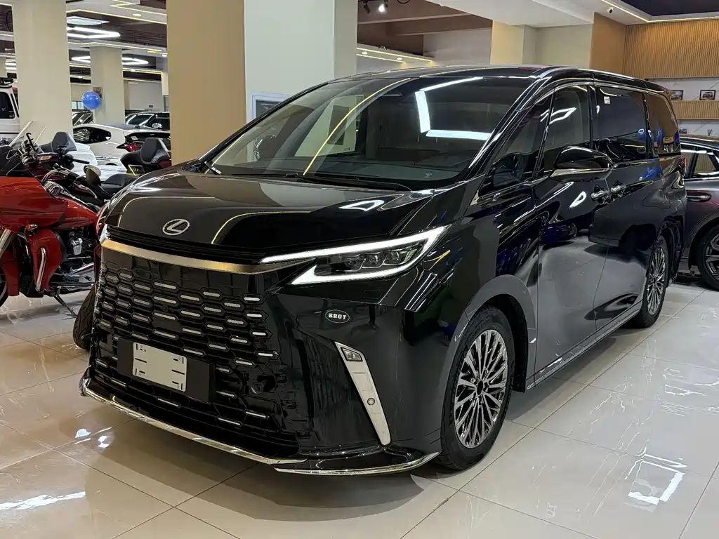 Lexus LM 0