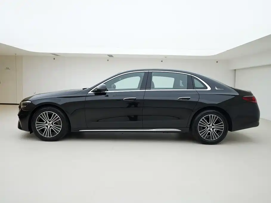 Mercedes-Benz E-Class — миниатюра 3