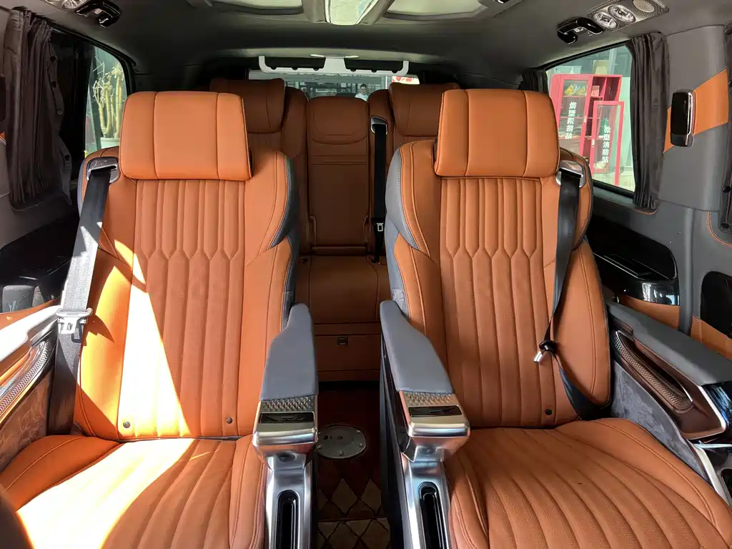 Mercedes-Benz Vito 2024 2.0T Elite 7 мест