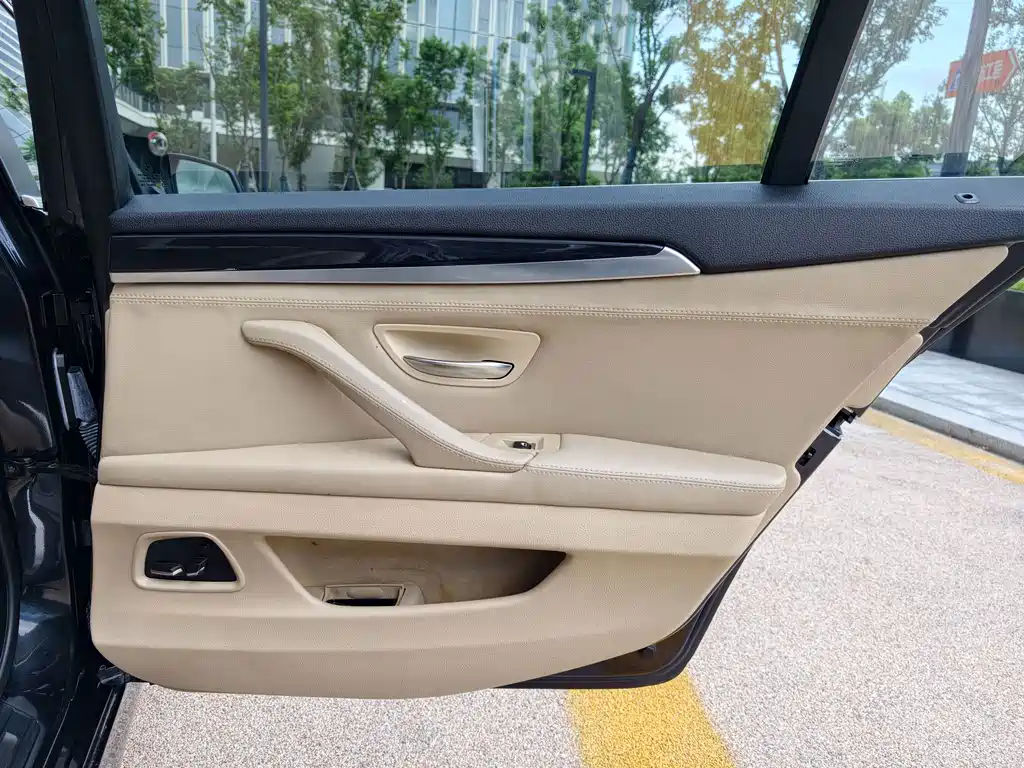 BMW 5 Series — миниатюра 18