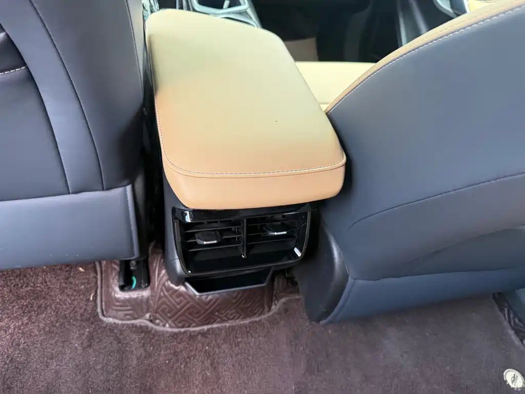 Geely Boyue L — миниатюра 12