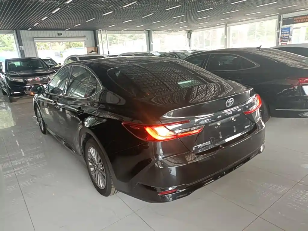 Toyota Camry — миниатюра 5