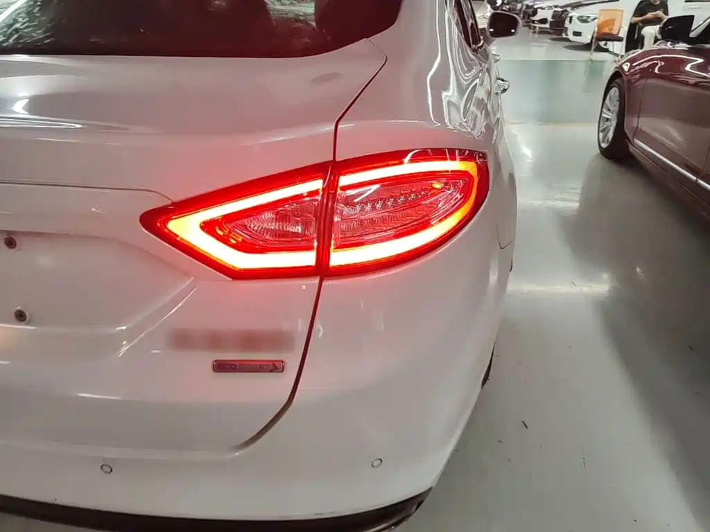 Ford Mondeo — миниатюра 8