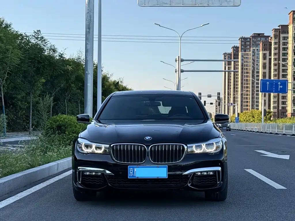 BMW 7 Series — миниатюра 2