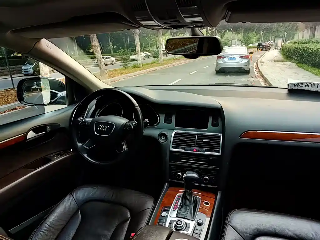 Audi Q7 — миниатюра 12