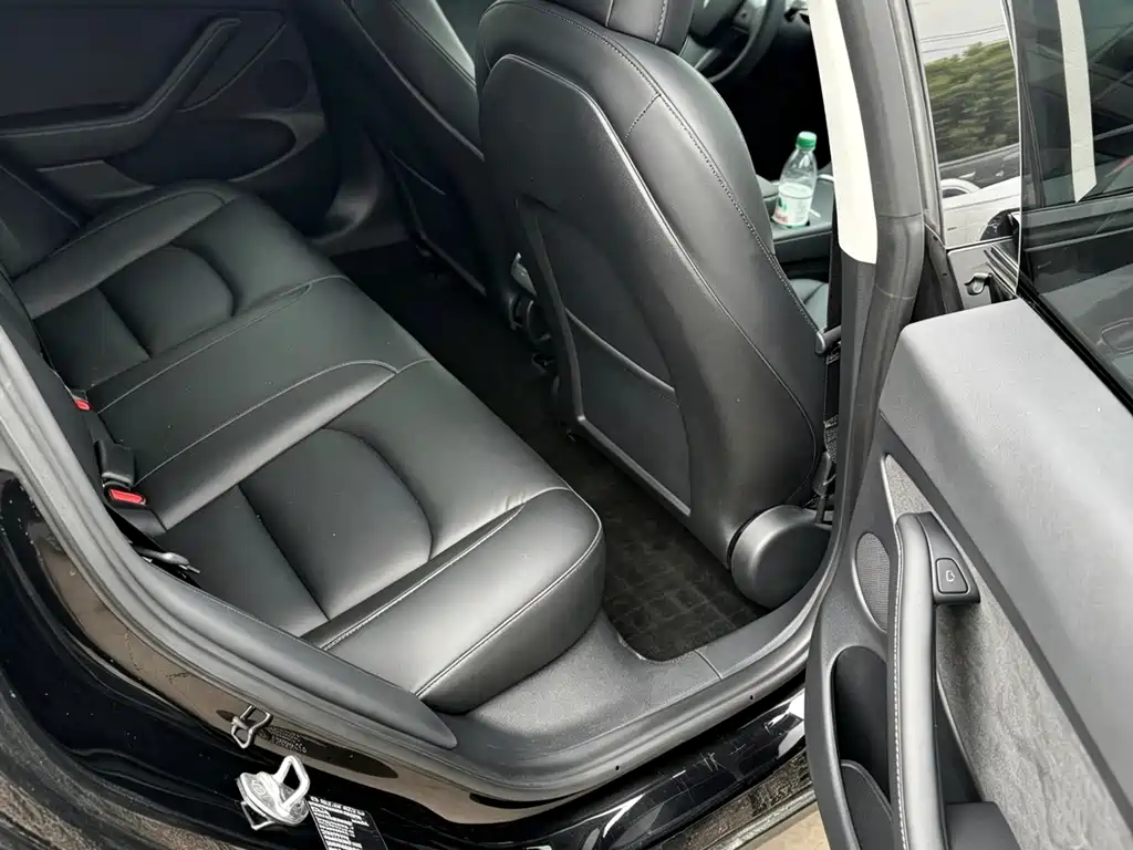 Tesla Model 3 — миниатюра 10