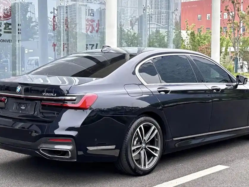 BMW 7 Series — миниатюра 6