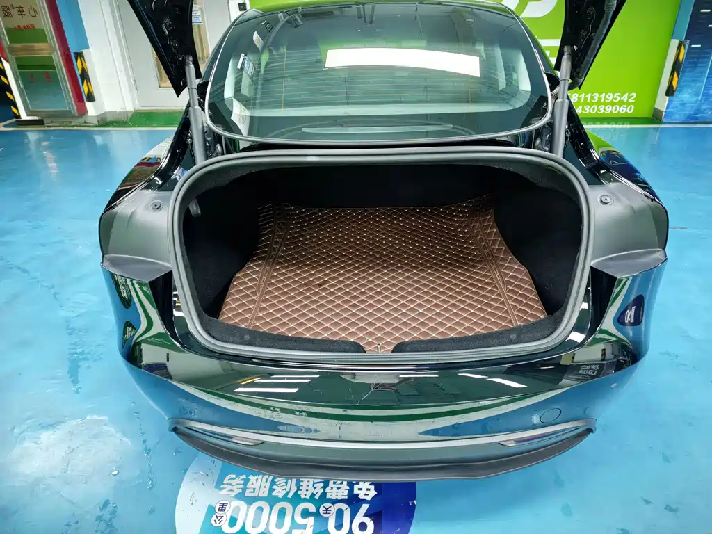 Tesla Model 3 — миниатюра 18