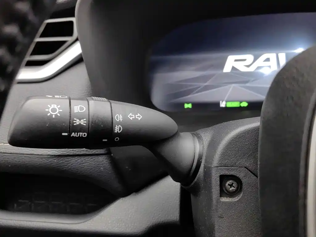 Toyota RAV4 — миниатюра 21
