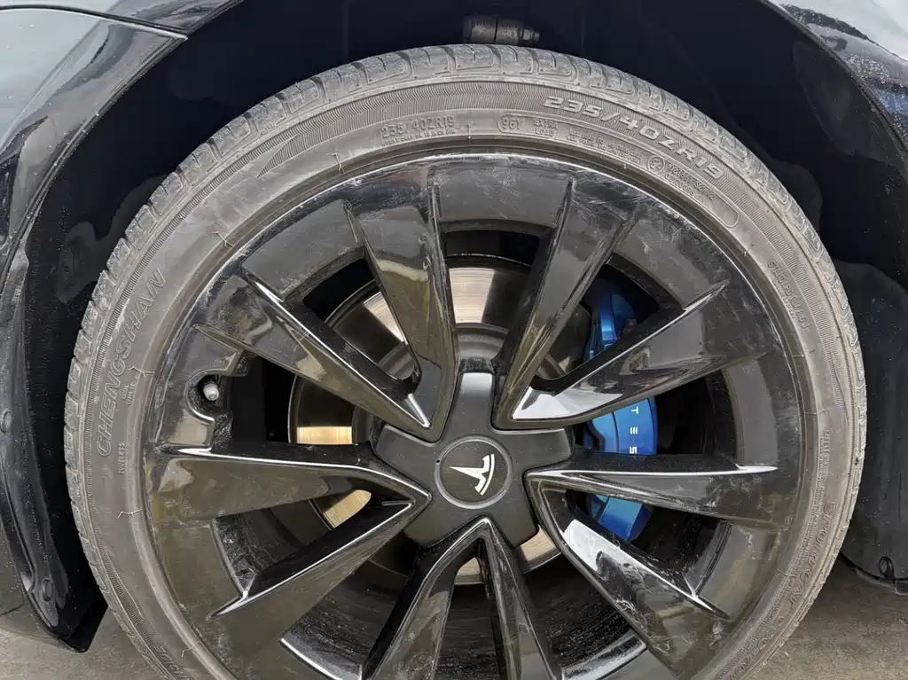 Tesla Model 3 — миниатюра 14