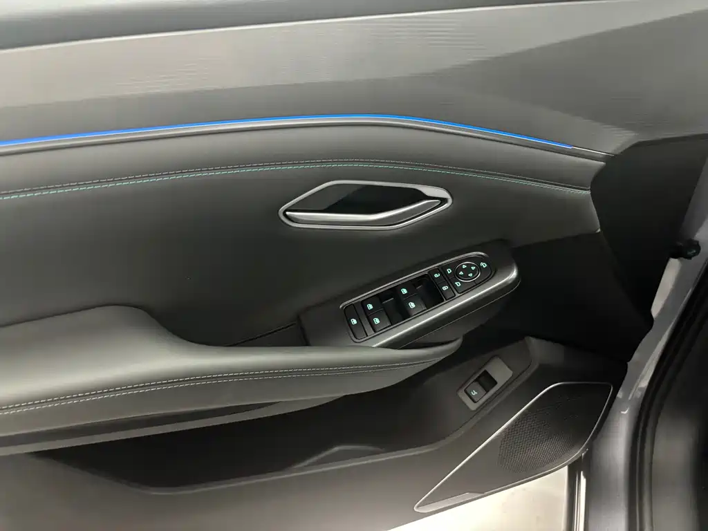BYD L DM-i — миниатюра 9
